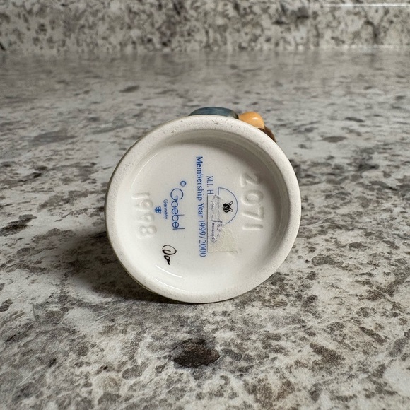 Vintage Goebel / Hummel Figurine - Lucky Charmer - Picture 6 of 7